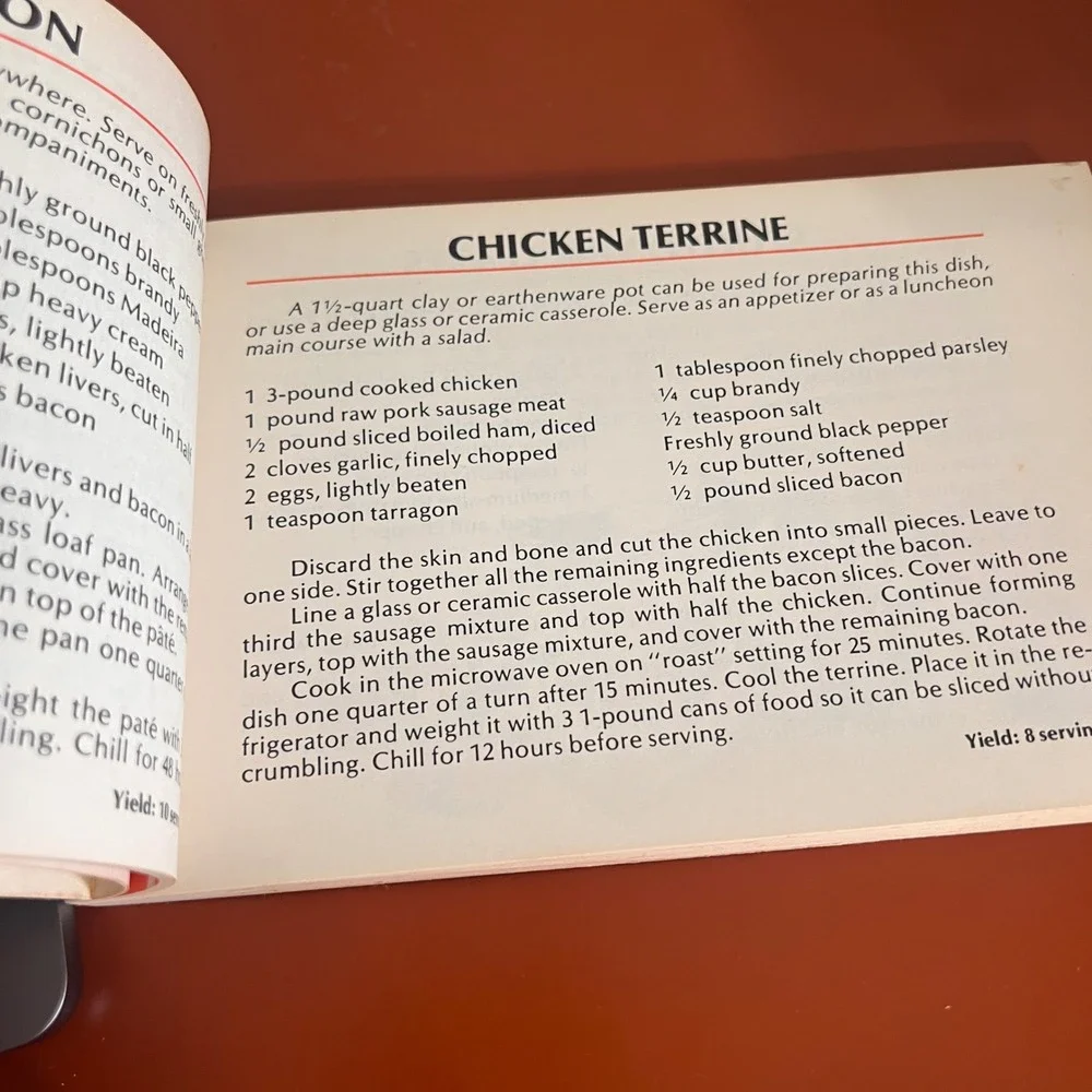 Vintage 1976 The Microwave Cookbook Irena Chalmers‎ First Edition Retro Recipes